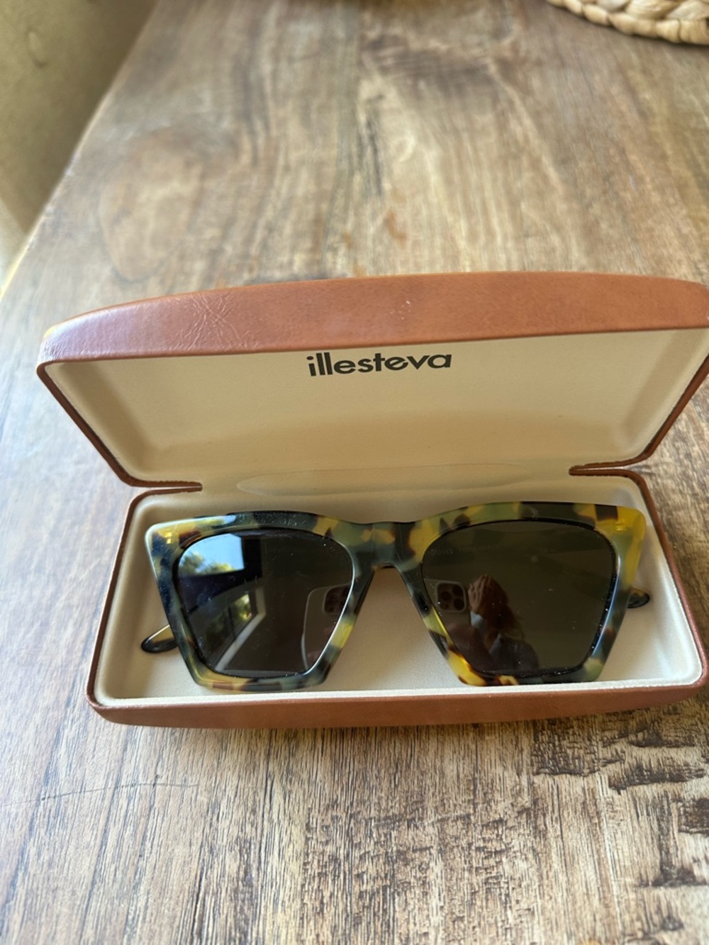 Illesteva Lisbon Sunglasses -  Tortoiseshell